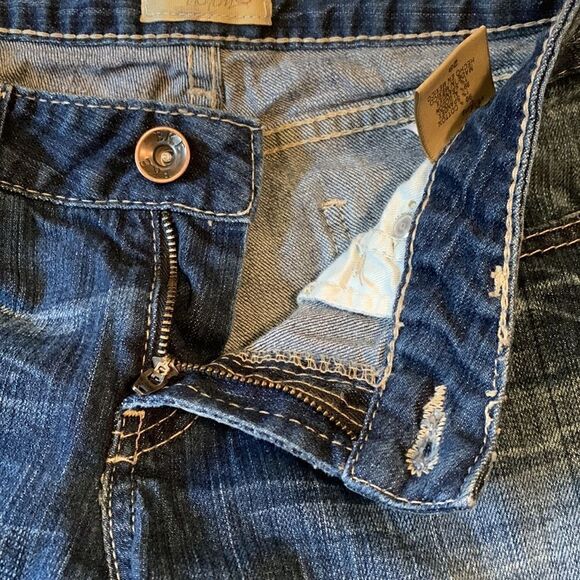 BUCKLE, denim capris, size 28, cotton blend, has some stretch, great condition - Picture 3 of 10